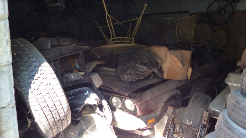 Illustration for article titled A Michigan Town Is Forcing This Man To Sell 20 Old Cars Off His Property Every Month